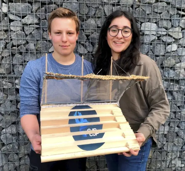 Ramona Koch und Dilan Celik mit ihrer CJP-Arena